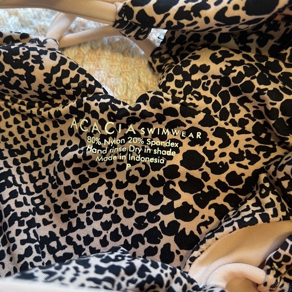 Acacia one piece in petite (xs). In very good condition. - Picture 3 of 5